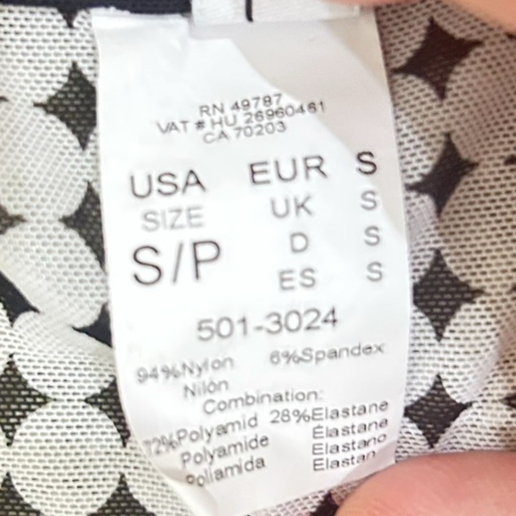 Profiles by Gottex dolce vita mesh v neck Black & White Swim Cover-Up size small - Picture 14 of 14